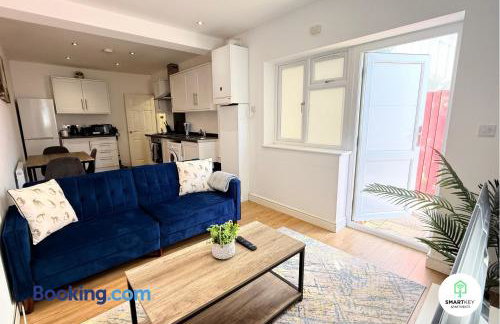 Ground Floor 1 Bedroom Apartment close to Woking train station - Foto 4