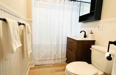 Trendy and Stylish 3BR Uptown Duplex - Foto 13