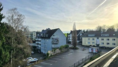 Modern Priv-Room -Gym-Balcony- Ideal for Work&Rest - Foto 5