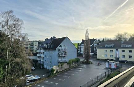 Modern Priv-Room -Gym-Balcony- Ideal for Work&Rest - Foto 5