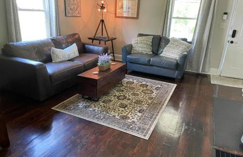 Clayton's 1910 Restored Mill House-near Burlington - Foto 33