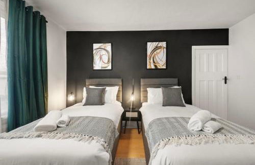 Acton 4BR House I Contractors I Families I Parking - Foto 13