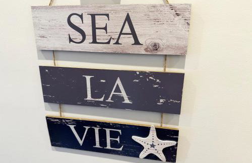 Beachfront Bliss Apartment - Near Hythe - On Beach Seafront - Private Parking - Photo 17