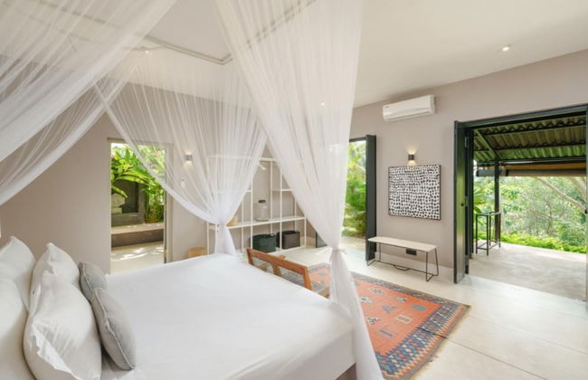 Cool and Contemporary Hilltop Villa With Ocean Views - Photo 50