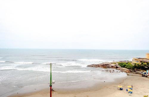 APARTAMENTO, ATÉ 4 PESSOAS,20 Metros da PRAIA do SONHO, PÉ NA AREIA,100 MB WI-FI - Foto 3