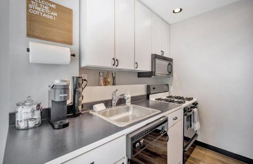 Cozy Cottage In The Heart Of Hyde Park 1 Bedroom Home by RedAwning - Photo 27