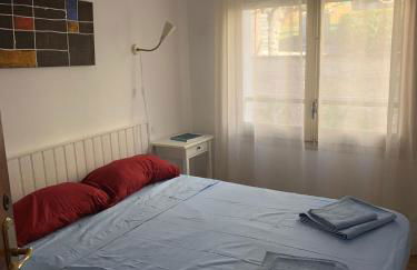 Cosy Apartment in L Escala, 7 mins walk to the closest beach, Riells - Foto 17