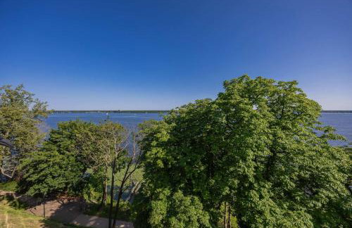 Modern Apartment by the Lake with Parking & Sauna in Zegrze by Noclegi Renters - Foto 28