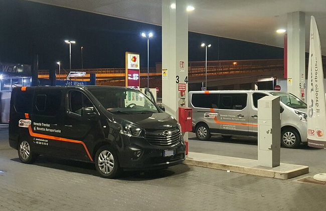 Private Transfer from Mykonos city hotels to Mykonos Cruise Port - Photo 4