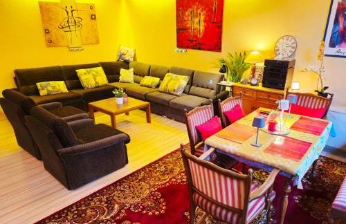 Winterberg Appartement 6 Pers aan Skilift grootste Skigebied nabij Bikepark Unieke locatie met zeer rustige tuin in het bos en het gezellige centrum leuke cafes restaurants en gratis zwembad sauna relax speelruimte parkeerplaats naast Der Brabander - Foto 24