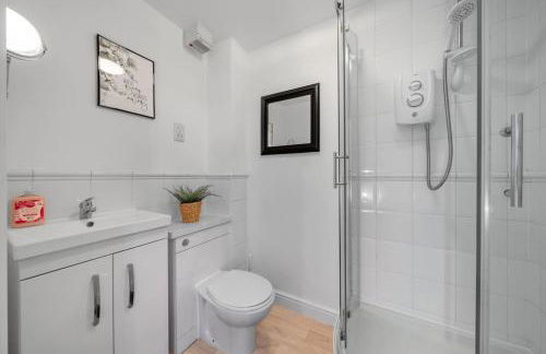 Luxury 5 Bed House - Free Parking - Perfect For Contractors & Families - Foto 22