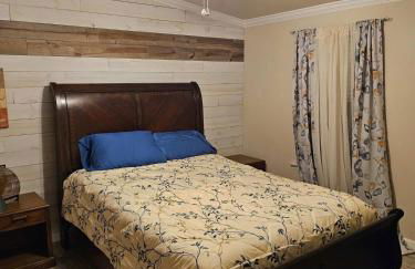 Huge 3k SQ FT Waterfront Home - Photo 13