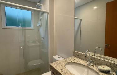 Apartamento novo a 350 m da praia das Toninhas em Ubatuba - 2 dormitórios sendo 1 suite, piscina, varanda gourmet com churrasqueira, ar condicionado, cozinha completa, garagem privativa - Foto 14