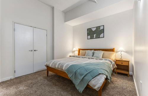 2BR Downtown Gem with Arcade games! - Sleeps 7 - Near Convention Center - Stadium - Photo 17