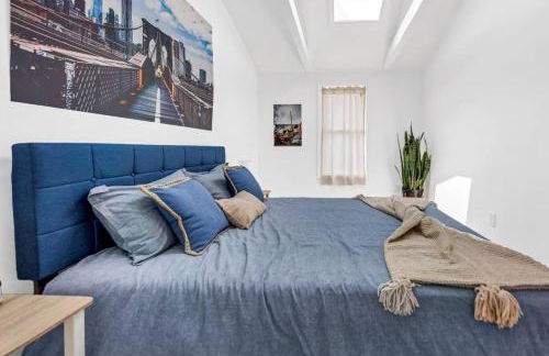 Stylish And Roomy Full House Dtwn - Photo 44