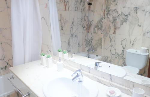 Apartamento luminoso, funcional y amplio en zona hospitalaria - Photo 25