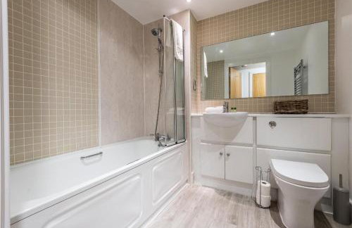 Liverpool City Centre with Free Parking - Sleeps 6! - Photo 19