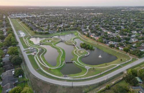 Friendswood Getaway - 5 Bedrooms + Pool + Patio - Foto 40