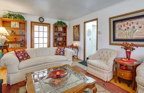 Walk to Detroit Zoo Home with Sunroom and Patio! - Foto 6