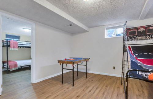 6BD Near DT - BBQ Grill, Games & Football Fun - Photo 26