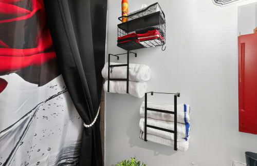 Beautiful 'Rose Themed' Loft Near Downtown Detroit apts - Foto 26