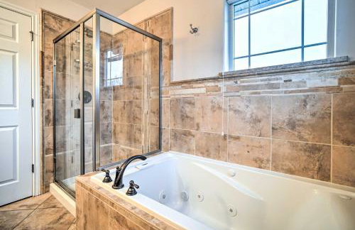 Sleek Escape with Balcony Less Than 1 Mi to 5th Avenue! - Photo 18