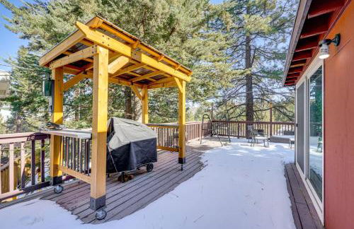 Wraparound Deck and Grill Wrightwood Cabin Near PCT - Foto 22