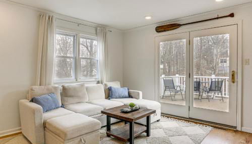 Walk to Lake Hopatcong Vibrant Home with Deck! - Foto 5