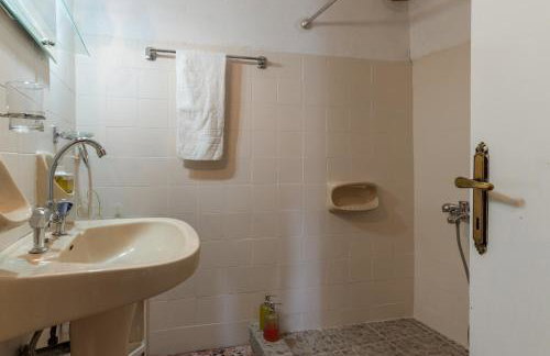 Stenies'nook family home - Photo 8