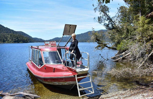 Paseo en barco por el lago Mapourika - Foto 4
