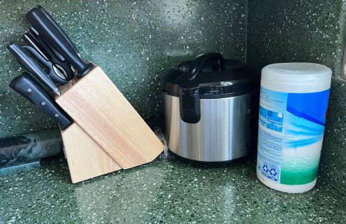 Modern 4 King Beds, Beautiful Large Backyard, Golf, WFH, Long Stays, WI-FI, FWY, 25 mins to Beach - Photo 16