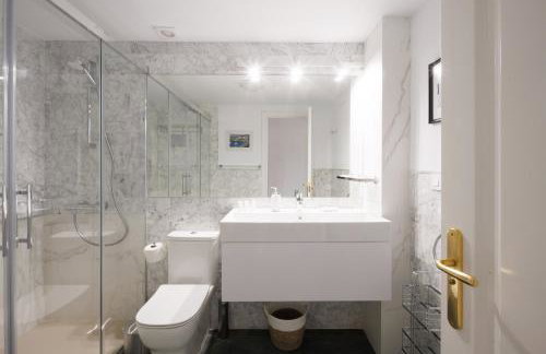 MARBELLA BANUS SUITES - Banús - Playa Rocio - Beach Access Complex -3BD-3BA - Direct Access to the Sea - Outdoor Terrace - 3 min Walk to Puerto Banús Marina - Walk to Beach & El Corte Ing Luxury Shopping - Ideal for Families - Foto 38