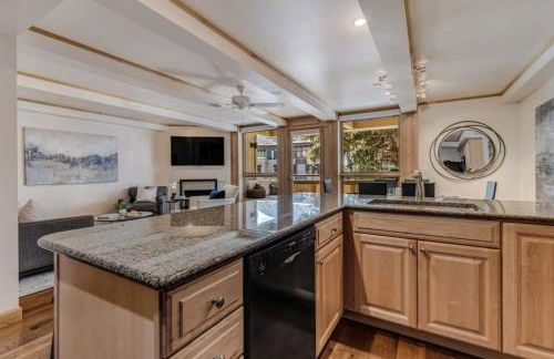 New Listing 2BR 2BA Condo - Mountain Views - Foto 32