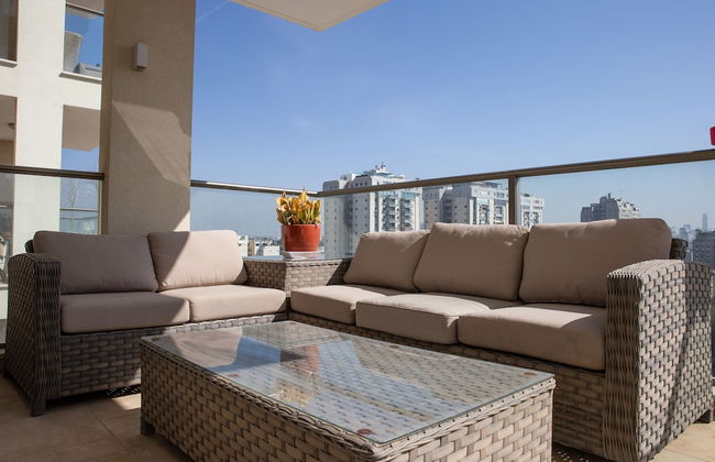 Modern & Stylish 3BR Apt With Balcony - Foto 1
