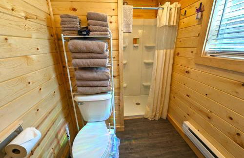 Yellowstone's Treasure Cabins - Foto 88