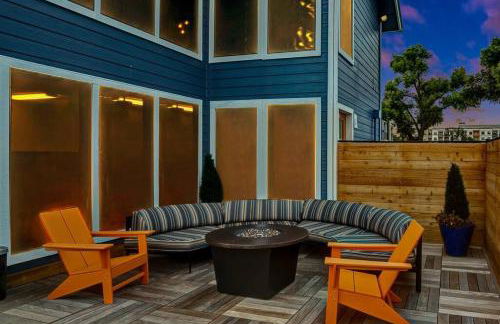 Your Modern 2B Getaway - W/D, Pool, Prkg - 10min to DTWN - Foto 2