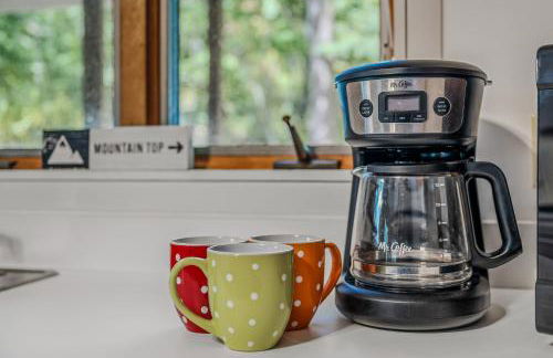 Chesnutt Cabin - Riverfront, Fire Pit, Game Room, Wifi, Screen Porch, View, King Bed - Foto 9