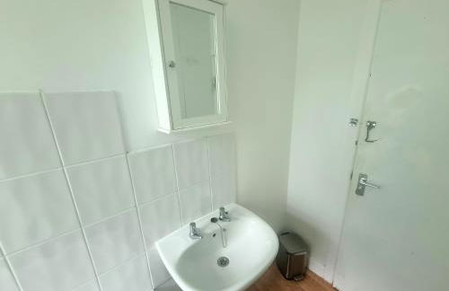 3 Bedroom House Ideal for Work Family Short or Long Term Stays Easy Access to Manchester Oldham Halifax Bury - Foto 41