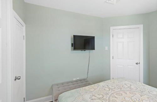 Dazzling Bungalow within 2 Blocks of Beach - Foto 20