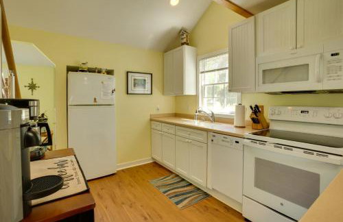 Family-Friendly Cottage, Walk to the Beach! - Foto 8