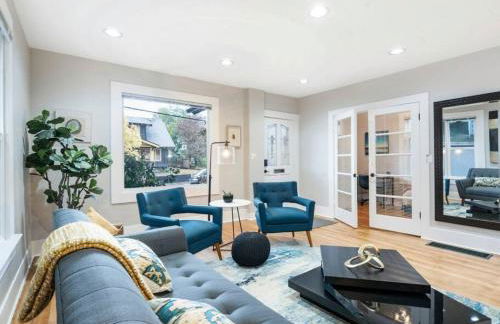 The Auric Door Inn on N Mississippi - Photo 8