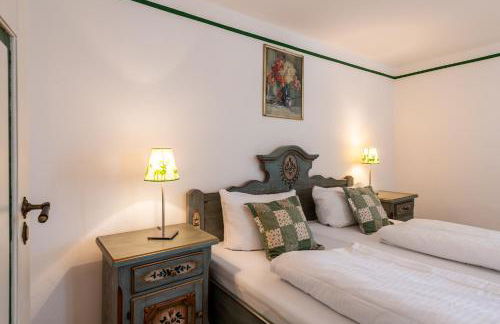 Wald Apartments bei Schlossgaststätte Hohenberg - Seeshaupt, südlicher Stanberger See, kostenfrei Parken, Ladestation für Auto und Fahrad, WLAN, Natur pur - Foto 4