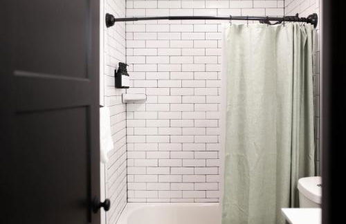 Modern Cottage with hot tub near lake, wineries, Geneva and SPIRE - Foto 31