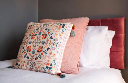 Modern Spacious Home - Parking - Sleeps 6 - minutes from the A1 & the Races - Foto 17