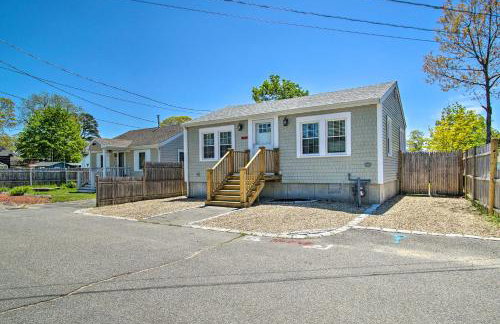 Walk to Swifts Beach! Classic Cottage with Deck - Foto 26