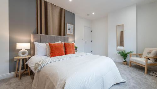 Spacious Modern 2BR - Parking - Workspace Area, Ideal for Contractors & Long Stays - NordStay - Foto 2