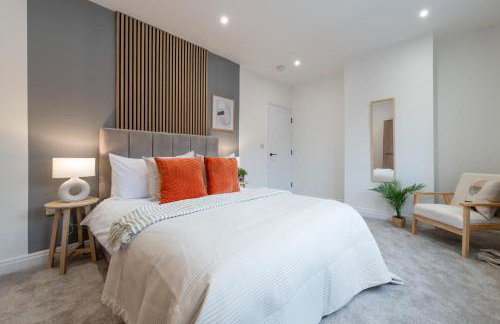 Spacious Modern 2BR - Parking - Workspace Area, Ideal for Contractors & Long Stays - NordStay - Foto 2