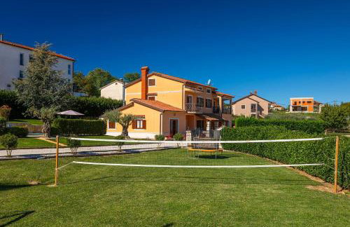 Faszinierendes Ferienhaus mit Privatpool, Volleyballfeld, Fussballplatz, Trampolin beim bekannten Radweg Parenzana - Foto 4