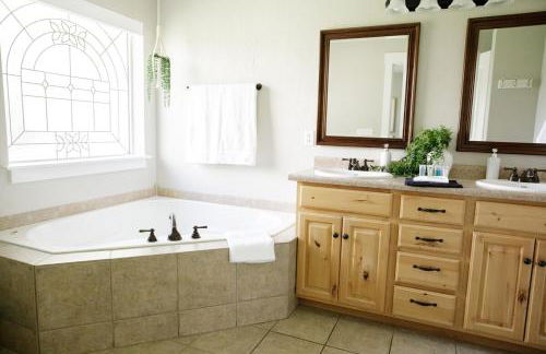 Huge immaculate home! Memories await! - Photo 13