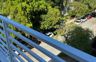 NEW Modern Condo FREE Parking & High Speed Wifi - Foto 43